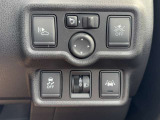 運転席周りの操作スイッチです!安全装備に関する機能も、運転席から手が届きやすいスイッチで操作できるので、安心です!