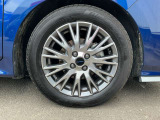 純正アルミホイール装着です!足元からおしゃれを!タイヤサイズは185/60R16です。