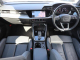 Audi正規ディーラーが高品質をお約束。高度な訓練・教育を受けたAudi専任メカニックが、100項目にもおよぶ精密な点検を実施いたします。すべてをクリアしたAudi車だけが、あなたのお手元に届けられるのです。