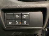 i-ACTIVSENSEミュートスイッチを押すと、車線逸脱警報、ブラインドスポットモニタリングなどのシステムが作動した際の警報音が無くなります。警報音の消音で運転中の煩わしさが緩和します♪