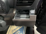 運転席と助手席には、回転式のインパネカップホルダーが装備されています。