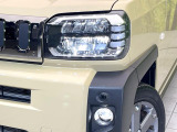 【LEDヘッドライト】悪天候や夜間走行時も良好な視界を確保し安心して運転できる高輝度LEDヘッドライトを装備!点灯速度が早く、消費電力も抑えられています。
