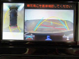 パノラミックビューモニター付きです。車両を上から見たような映像をディスプレイオーディオ画面に表示。運転席からの目視だけでは見にくい、車両周辺の状況をリアルタイムでしっかり確認できます。