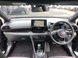 シンプルながら機能性溢れる運転席廻りです。視界性もよく、運転しやすいですよ。