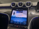 【360℃カメラシステム】自車を上方から見下ろしているかのような仮想映像がディスプレイに映しだされます。全周囲の画像が映し出されるので、細い道への進入時や、狭い場所での駐車時に役立ちます☆