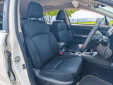 運転席のシートはホールド性に優れ疲れませんよ!パワーシートです。