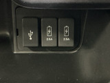 USB入力端子ついてます。USBメモリを接続して音楽ファイル、画像ファイル、動画ファイルなどをナビ画面で楽しめます ※一部のディスプレイオーディオ、CDチューナーの場合は音楽ファイルのみとなります