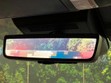 【デジタルインナーミラー】後席の大きな荷物や同乗者で後方が確認しづらい時でも安心!カメラが撮影した車両後方の映像をルームミラー内に表示。クリアな視界で状況の確認が可能です!