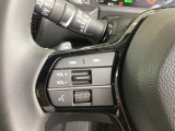 ハンドル左側にオーディオの操作スイッチが装備されています。視線を前方から外さずハンドルから手を離さずに操作できるのでとっても安全ですね。