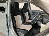 【運転席・助手席】内装ルームクリーニング済みです。しっかり綺麗にしていますので、是非、お確かめください。車に自信があるからこそ、是非一度ご来店頂き内外装も見てもらえると幸いです。