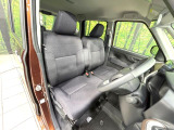 運転席シート廻りは使用感も少なく、良好な状態となっています。前オーナー様が丁寧に使っていたことがよくわかりますね。