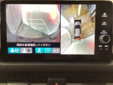 マルチビューカメラシステム搭載車です。お車の周囲を全方位でカバーします。後方・前方・両脇と、コンディションが悪い視界でもカラーモニターに映し出した映像がドライバーをサポートします。