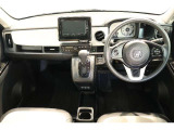 操作性に優れた運転席となります!小物入れや各ボタンの配置にこだわり、使いやすいです!座り心地もよく視認性も良好なのでロングドライブもお任せ下さい!