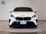 【キドニーグリル】BMWは約90年もの間、ほぼ全ての車両にひと目でBMWだと分かるこの特徴的なフロントグリルが備えられ、デザイン・アイコンとして親しまれてきました。