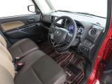 シンプルで使いやすいデザインの運転席です。