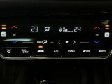 オートエアコンは左右席で独立温度コントロールが可能です。運転席はキンキンに冷やして助手席はマイルドにと言った設定が可能です☆暑さ寒さでケンカすることもなくなりますね♪