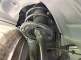 お車を安心してお乗りいただく為には、足回りの定期点検が欠かせません。サービスサポート(有償保証)では無料点検もご提供しており、安心のカーライフをお過ごしいただけるサポート体制が整っています。