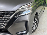 【LEDヘッドライト】悪天候や夜間走行時も良好な視界を確保し安心して運転できる高輝度LEDヘッドライトを装備!点灯速度が早く、消費電力も抑えられています。