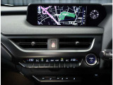 デザインもよく、居心地のよい運転席ですね。分かりやすいスイッチ類ですから操作もしやすく運転をサポートします。