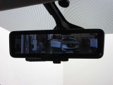 スマートルームミラー付きで後部座席に乗車してても後方がしっかり見れます