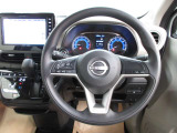 運転が楽しくなる明るく開放的な運転席まわりです。
