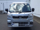 当店はCMでおなじみの、中古車合同展示場「KTSオートシティ」内の中央付近にありオレンジ色の看板が目印です。