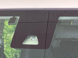 【スマートアシスト】走行中に前方の車両等を認識し、衝突しそうな時は警報とブレーキで衝突回避と被害軽減をアシスト。より安全にドライブをお楽しみいただけます。