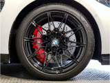 【BMWアロイホイル】軽量かつ強度に拘ったアロイホイル。走行性能ポテンシャルを引き出す設計。車の足元を引き締めてくれる大きなポイントはアロイホイルです。
