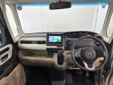 見通しの良い運転席回りとなっておりますので安心して運転をして頂けます!窓が大きいので明るく開放的な室内です