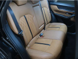 後部座席も広々ご使用いただけます。