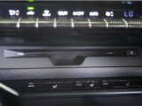 車内でCD DVDのメディアが楽しめます。
