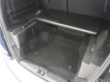 ◆荷室用ユーティリティボード◆荷室を分割して有効活用でき反転させれば濡れたアイテムを載せれます。