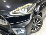 【LEDヘッドライト】悪天候や夜間走行時も良好な視界を確保し安心して運転できる高輝度LEDヘッドライトを装備!点灯速度が早く、消費電力も抑えられています。