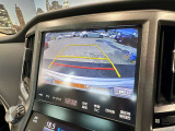 【バックカメラ】運転席から画面上で安全確認ができます。駐車が苦手な方にもオススメな便利機能です。