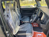 毎日過ごす運転席は要チェック。シートのへたり・擦れ、視界のイメージまで伝わる重要ポイント。