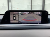 狭い場所での駐車やすれ違いなどでより的確な運転操作に役立つ360&deg;ビューモニターが装備されています。