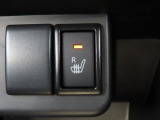 運転席にお座りの方のためにシートヒーターを装備!