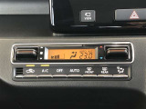 オートエアコンを装着しておりますので車内をお好みの快適な温度に保つことが可能です!