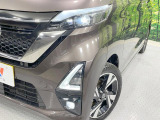 【LEDヘッドライト】悪天候や夜間走行時も良好な視界を確保し安心して運転できる高輝度LEDヘッドライトを装備!点灯速度が早く、消費電力も抑えられています。