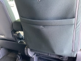 前席背面に、収納ポケットが付いています。