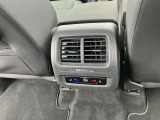 3ゾーンフルオートエアコンディショナー(運転席助手席2列目独立調整)