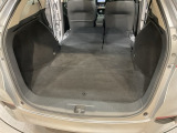 後席背もたれを倒せばちょっと大きめの荷物や長いものを積みたい時に便利です。