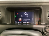 デジタル表示のスピードメーターとタコメーター、燃費やオドメーターなどの表示の他に、ホンダセンシング機能などの表示もできる多機能なマルチインフォメーション・ディスプレイです。
