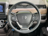 インテリアに合わせたデザインのステアリングは、運転される方のことも考え、運転しやすい形状、大きさです。是非一度、実際に触ってお確かめください。