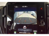 車内の人や荷物で後方視界が悪い時に、後方映像をしっかり表示。バックや駐車時も安心です。
