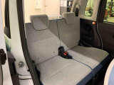 余裕のある運転席ですので、快適なドライブをお楽しみいただけます。