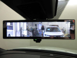 スマートルームミラー付きで後部座席に乗車してても後方がしっかり見れます