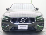 購入後は全国のVOLVO正規ディーラーにてアフターサービスをお受けいただけます。定期点検サービス、延長保証などの有料サービスも手厚くご用意しておりますので、ご不安事はお気軽にご相談下さい。
