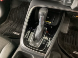 オートマチックシフトレバーは、手になじみ操作しやすい形状で安全運転にもつながります♪