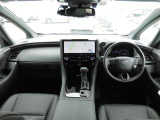 【運転席・インパネまわり】 ハンドル・シート・フロアーなど隅々までプロによるクリーニング済み☆彡キレイな車内でドライブが一層快適にお楽しみいただけます!!